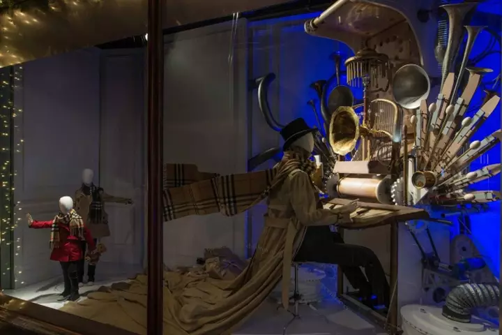 Kerstetalage van Burberry en Harrods, Londen – VK