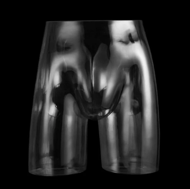 Mannelijke heupvormen voor badkleding: evaluatie van de achterdekking en stofspanning